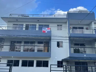 hot whater,Condo 3 BD APT | internet 2 free parking , A/C , wifi Hoteles en 