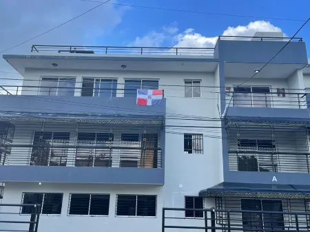 hot whater,Condo 3 BD APT | internet 2 free parking , A/C , wifi