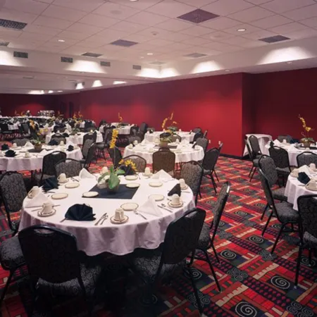 Holiday Inn PEWAUKEE-MILWAUKEE WEST by IHG
