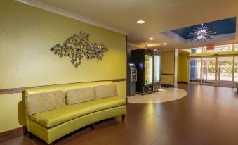 Holiday Inn Express & Suites Birmingham-Irondale (East)