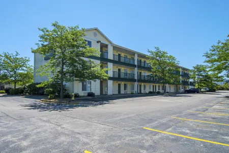 HomeTowne Studios Chicago - Waukegan Отели в г. Уокиган