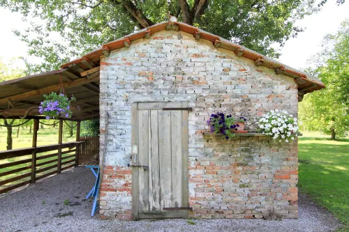 Antica "casa Cervade" Pica Venetian Farmhouse, Preserved Original from 1902