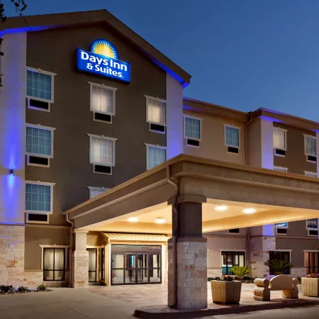 Days Inn & Suites by Wyndham San Antonio Near Frost Bank Ctr