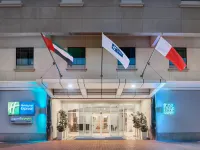 Holiday Inn Express Dubai Safa Park Hôtels à proximité de : Opéra de Dubaï