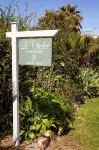 Le Chalet Waiheke Apartments Отели рядом с достопримечательностью «Голди Эстейт»