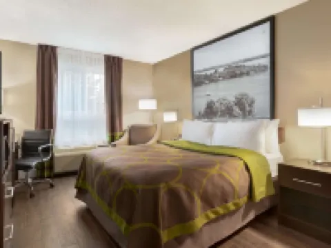 Super 8 by Wyndham Ajax/Toronto on Hotels in Ajax