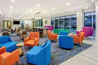La Quinta Inn & Suites by Wyndham Waco Downtown - Baylor