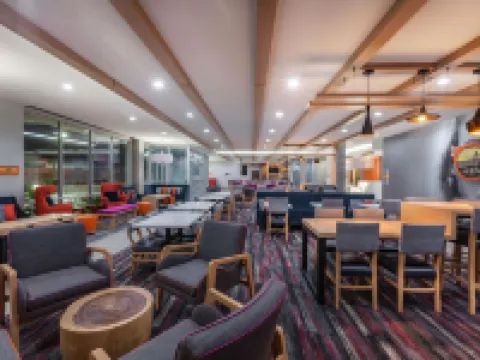 La Quinta Inn & Suites by Wyndham Houston East at Sheldon Rd チャネルヴューのホテル