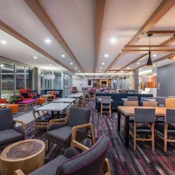 La Quinta Inn & Suites by Wyndham Houston East at Sheldon Rd