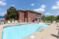 Quality Inn & Suites Mountain Home North - Pools