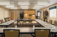 Travelodge by Wyndham Wellington KS