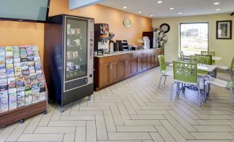 Econo Lodge at Military Circle