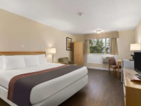 Days Inn by Wyndham Bridgewater Conference Center Hotels in Lunenburg County