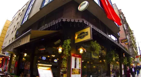 Ilkay Hotel Отели рядом с достопримечательностью «Литературный музей-библиотека Ахмеда Хамди Танпынара»