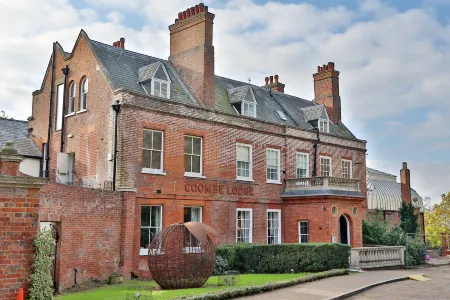 Premier Inn London Croydon South (A212)