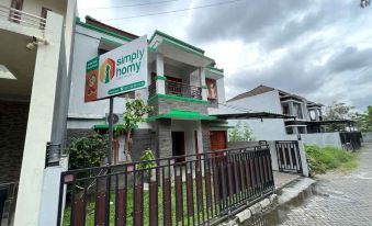 Homestay Jogja Dekat Ambarukmo by Simply Homy