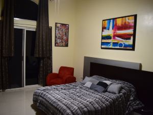 Room in House - Cuarto En Amplia Casa