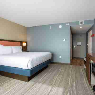 Hampton Inn & Suites by Hilton North Port Rooms