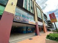 Switz Paradise Hotel - 5 Minute Walk to Centre Point and 10 Minute Walk to Waterfront-