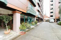 RedDoorz @ Moonwalk Paranaque
