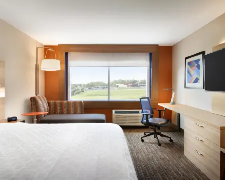Holiday Inn Express & Suites MADISON by IHG Hotels in Lake County