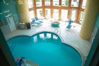 Clarion Pointe Indianapolis Airport - Pools