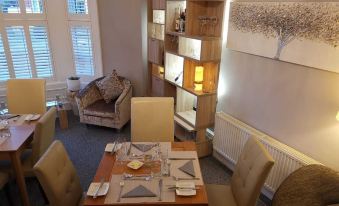 Vale House - Housity