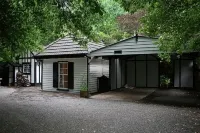 Tudor Cottages Hotel di Mount Dandenong