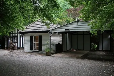 Tudor Cottages Hotels in Kalorama