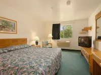 Super 8 by Wyndham Canonsburg/Pittsburgh Area فنادق في Cecil Township