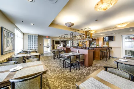 Monte Carlo Inn Oakville Suites