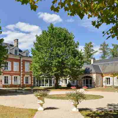 Logis Domaine de Valaudran Hotel Exterior