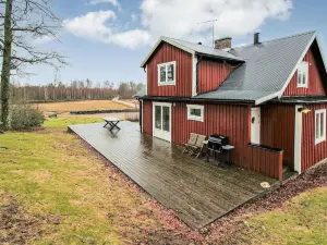 Stunning Home in Lidhult with Wifi