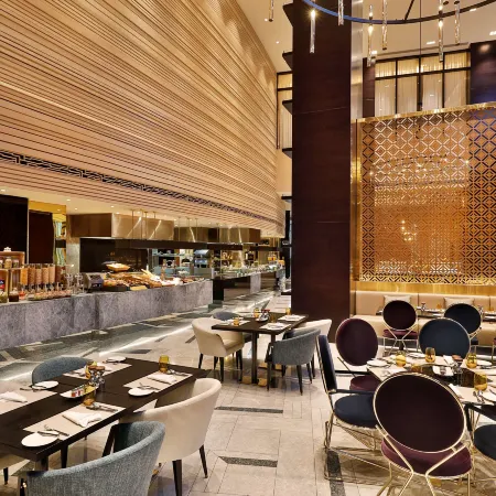 AlRayyan Hotel Doha, Curio Collection by Hilton