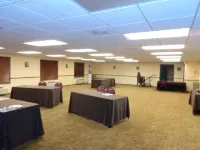 Country Inn & Suites by Radisson Bismarck Waterpark - parking
