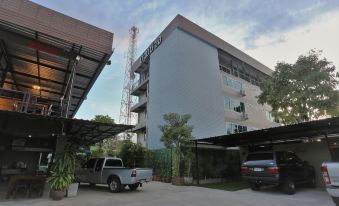Baan Chang Hotel & Coffee House
