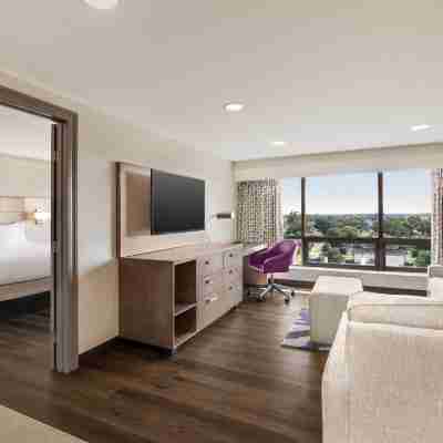 DoubleTree by Hilton New Orleans Airport Rooms