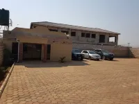 Ticheze Lodge and Car Hire - parkir