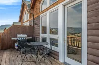 Jackstraw Mountain 32 2 Bedroom Condo by RedAwning