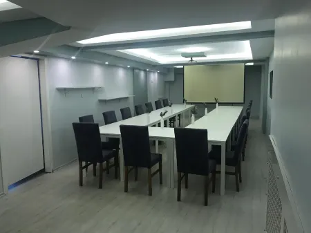 The Breeze Hotel Отели рядом со станцией Eskişehir Enveriye Railway Station