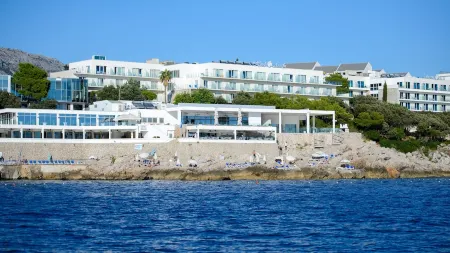 Royal Ariston Hotel Отели в г. Sudurad