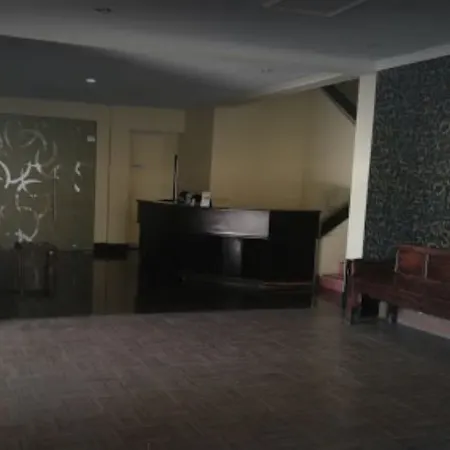 Hotel Bali Отели в г. Мадиун