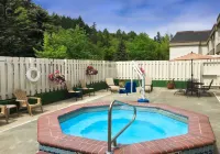 GuestHouse Poulsbo - Hot Tub