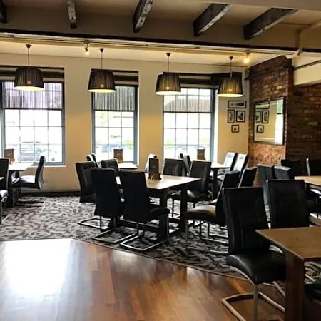 The Raven Hotel