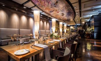 theWit Chicago, a Hilton Hotel - Housity
