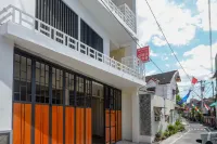 RedDoorz Plus Near Pasar Gede Solo Hotels in Pasar Kliwon