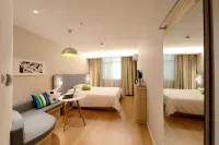 Apartment 24, Hotell Hotels in Ekero