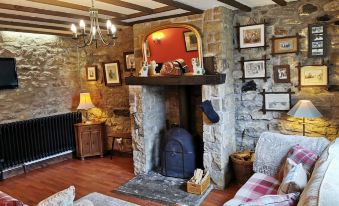 Pathways Holiday Cottage a Delightful 18th Century Stone Cottage in Derbyshire
