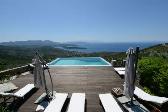 Esperos Suites & Villas Hotel di 