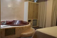 Scorpios Sea Side Hotel - Hot Tub